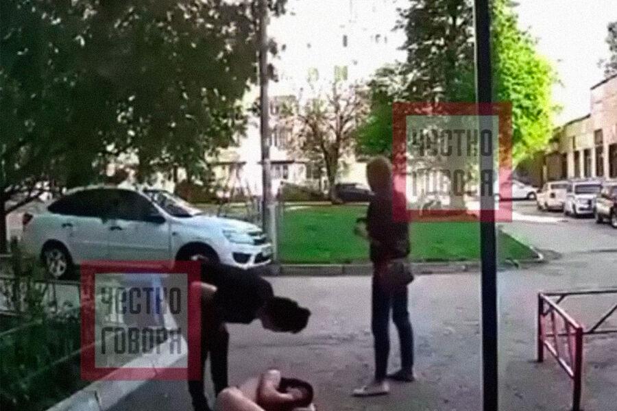 Бои без правил мужчины голые. Подпольные женские бои. Чибисов николай чибис. Там бой. Драка нагишом без обид.