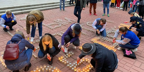 В Гагаринском парке Симферополя провели акцию «Свеча Победы»