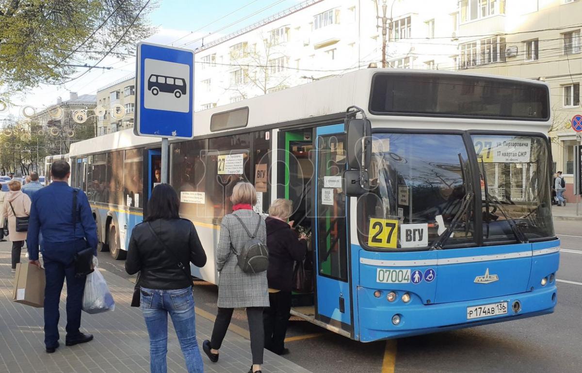 Несмотря на запрет на улицы Воронежа вышли два маршрута автобусов 27 и 71