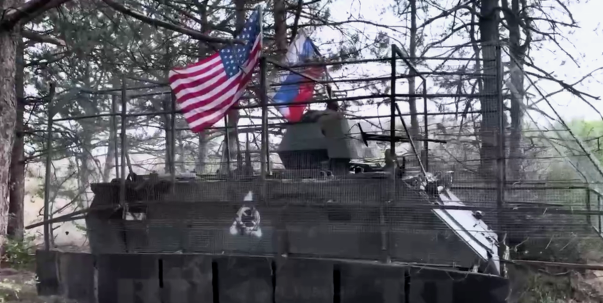 Экипаж бронетранспортёра, который представлял Россию и США, опроверг слухи о своей гибели