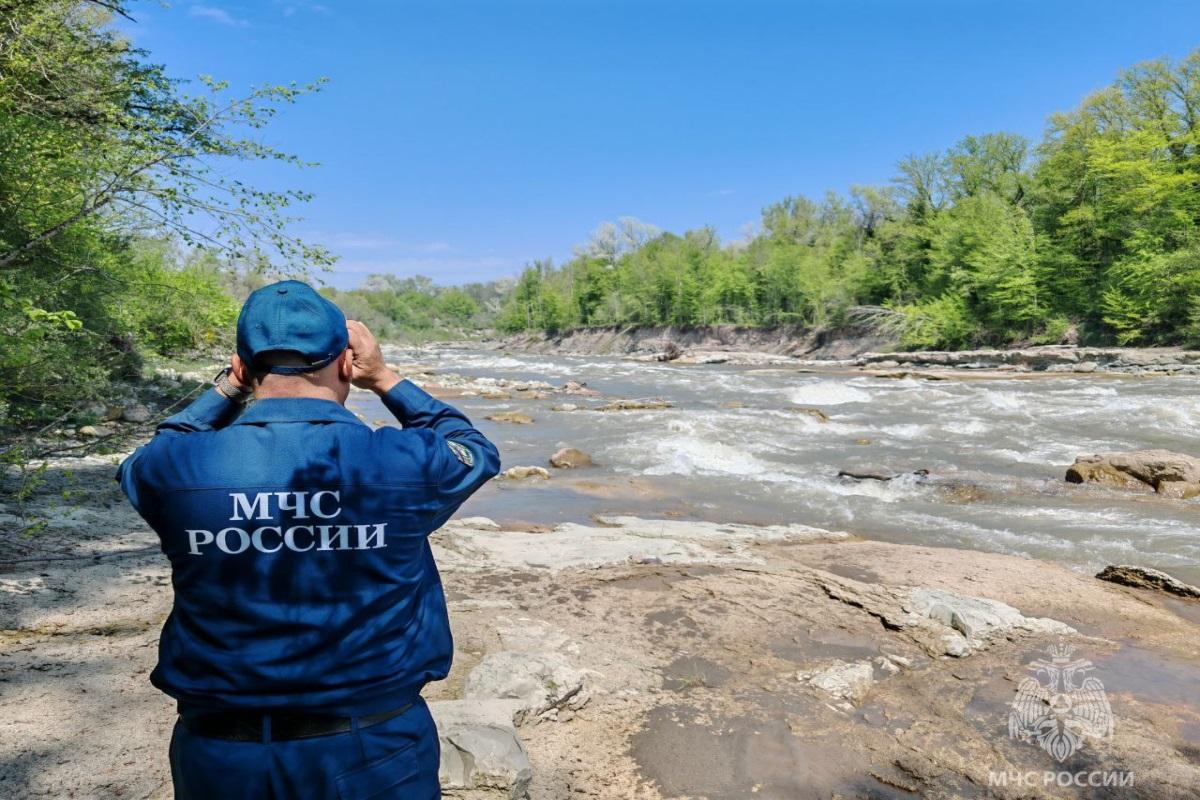 К поискам упавшего в реку мальчика в Адыгее подключились спасатели Краснодарского края