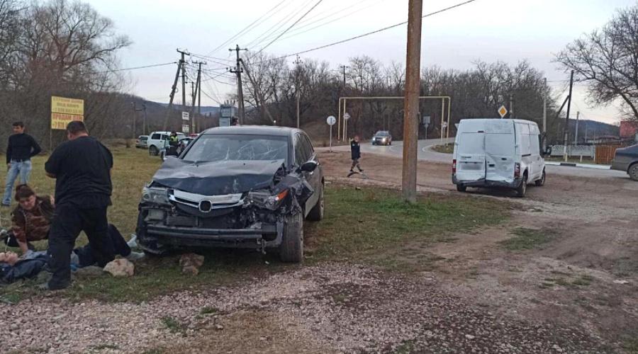 В Крыму пьяный водитель сбил на обочине двух подростков, 14-летняя девочка скончалась