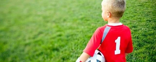 На развитие детско-юношеского футбола на Дону выделили 8 млн рублей