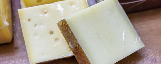 Врач Александр Эдигер советует употреблять в  пищу твёрдые сорта сыров для снижения тревожности