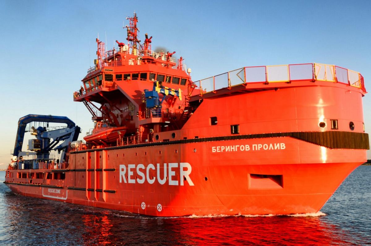 Застрявший в Охотском море танкер «Остров Сахалин» освобожден изо льдов спасательным буксиром «Берингов пролив»