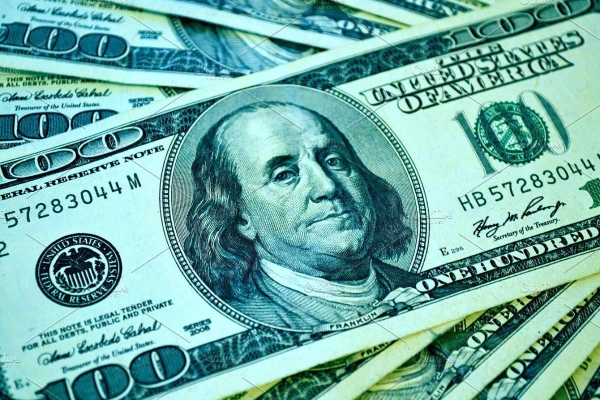 Bloomberg: 2023 год стал худшим для американской валюты со времён пандемии