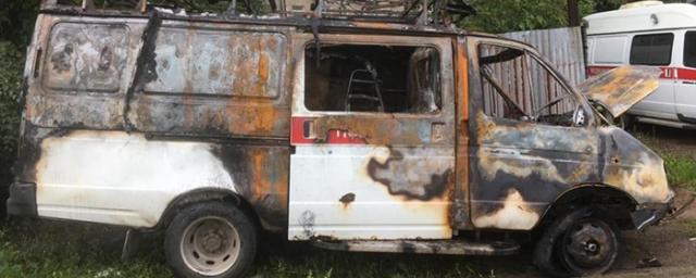 В Вологодской области машина скорой помощи сгорела дотла из-за вспыхнувшего двигателя