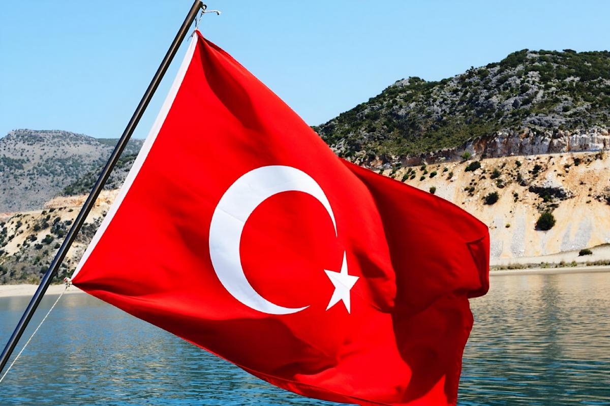 Турецкий отель оштрафован за дискриминацию: отказ в заселении двум мужчинам обошелся в 300 тысяч рублей