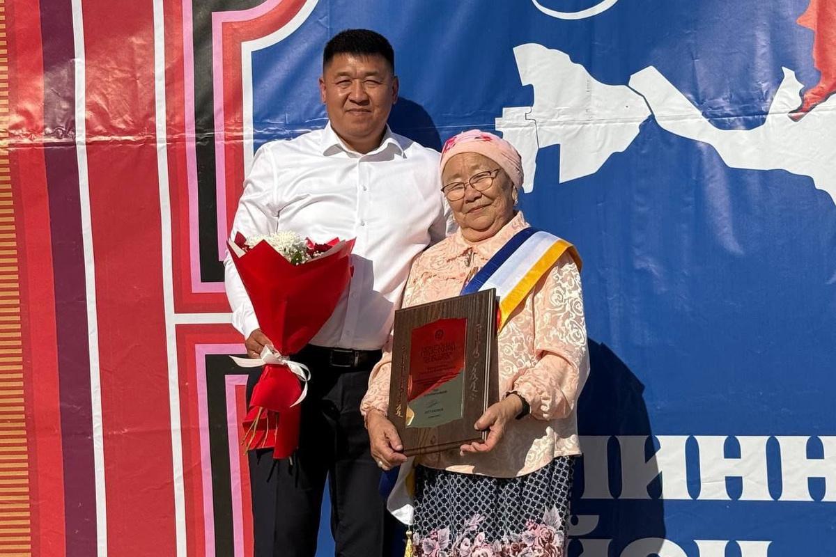 В Калмыкии наградили прапрабабушку, которая построила полсела