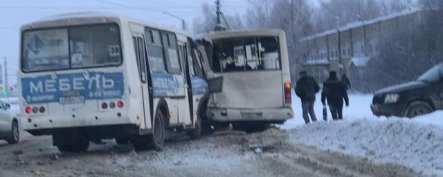 При столкновении двух автобусов в Костроме пострадали пять человек