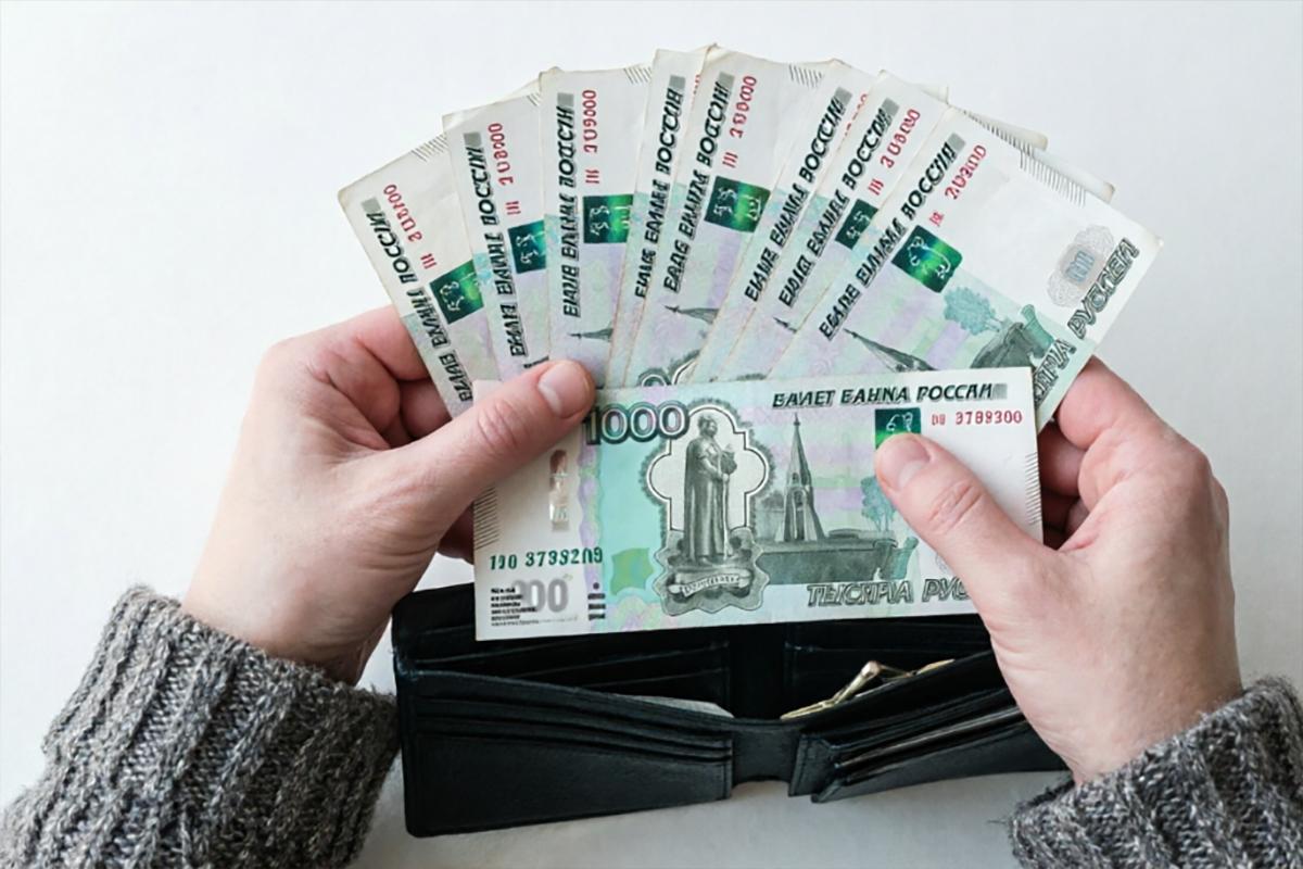 «Сбросимся по 500 рублей»: почти треть россиян назвала предел трат на подарки коллегам