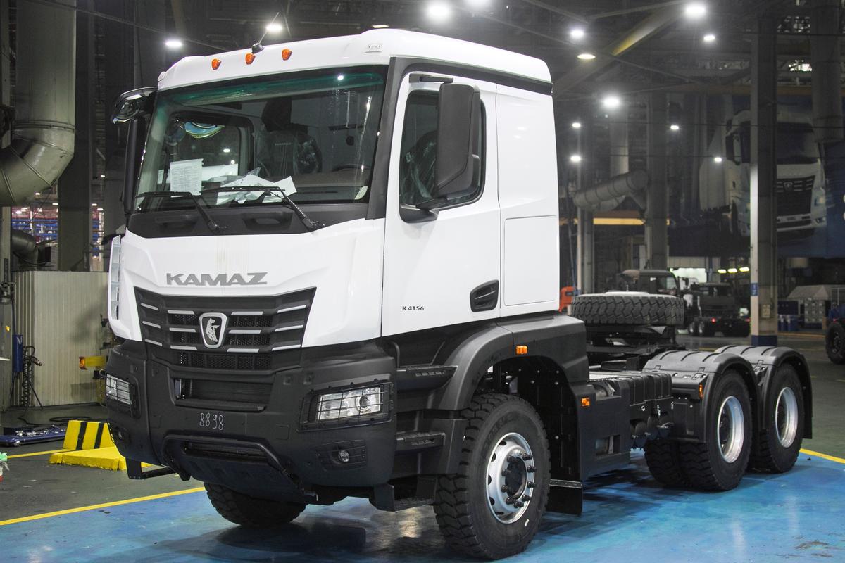 КАМАЗ собрал первый седельный тягач нового поколения