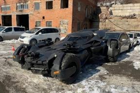 Уникальный «бэтмобиль» сняли на фото во Владивостоке
