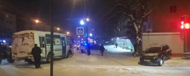 В Челябинске маршрутка с пассажирами врезалась в столб