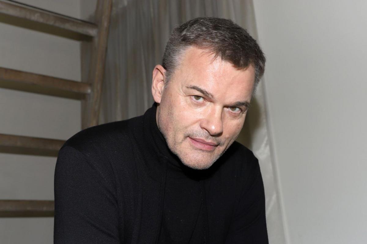 От завода до «Улиц разбитых фонарей»: Три брака, любовь к романсам и путь к славе Евгения Дятлова