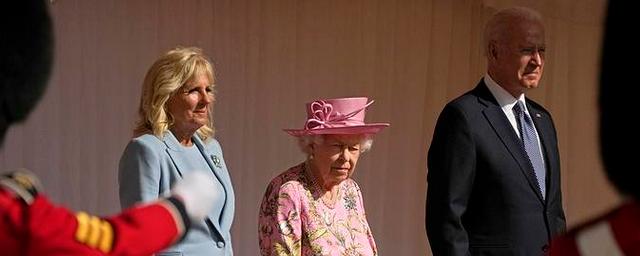 Королева Великобритании приняла президента США и первую леди в Виндзорском замке