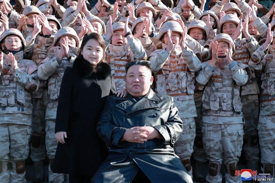 Глава КНДР Ким Чен Ын снова появился на публике в сопровождении дочери