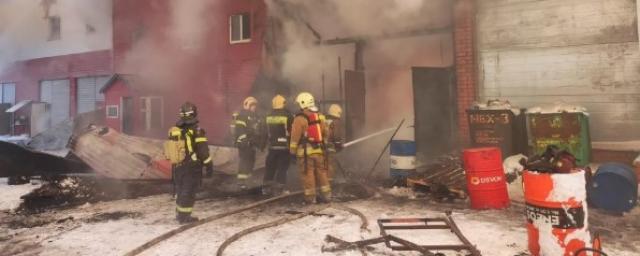 В Петербурге произошел крупный пожар в производственном здании