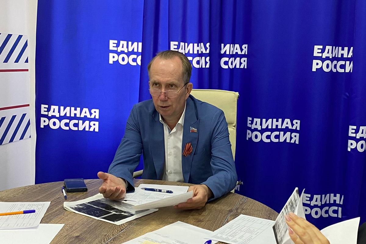 Спикер Гордумы Астрахани Игорь Седов рассказал о подведении итогов отчетно-программного форума партии «Единая Россия»