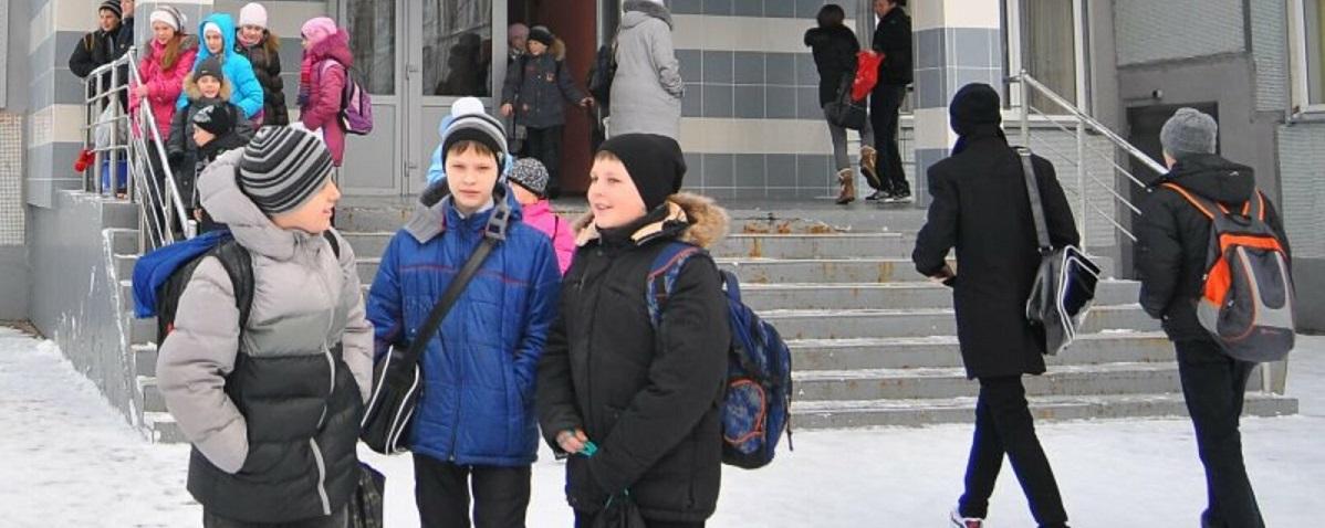 Новосибирские школьники в зимние каникулы могут бесплатно пользоваться услугами метро, трамваев, троллейбусов и автобусов