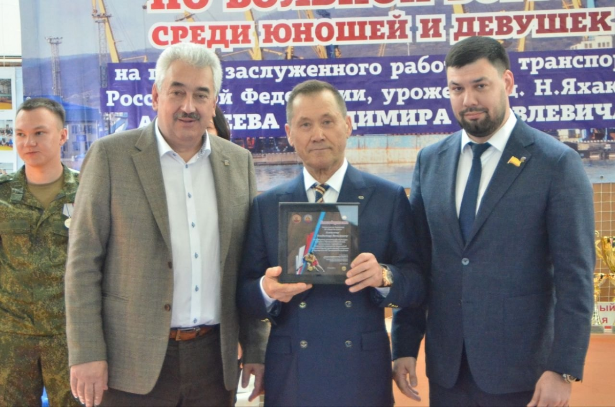 Спикер Госсовета Чувашии Леонид Черкесов: Борьба воспитывает характер, делает из мальчиков мужчин и защитников