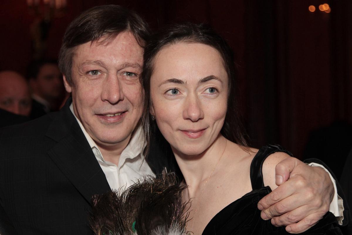 От Ефремова сбежала жена. Пятый развод актера стал шоком. За что его хейтят фанаты?