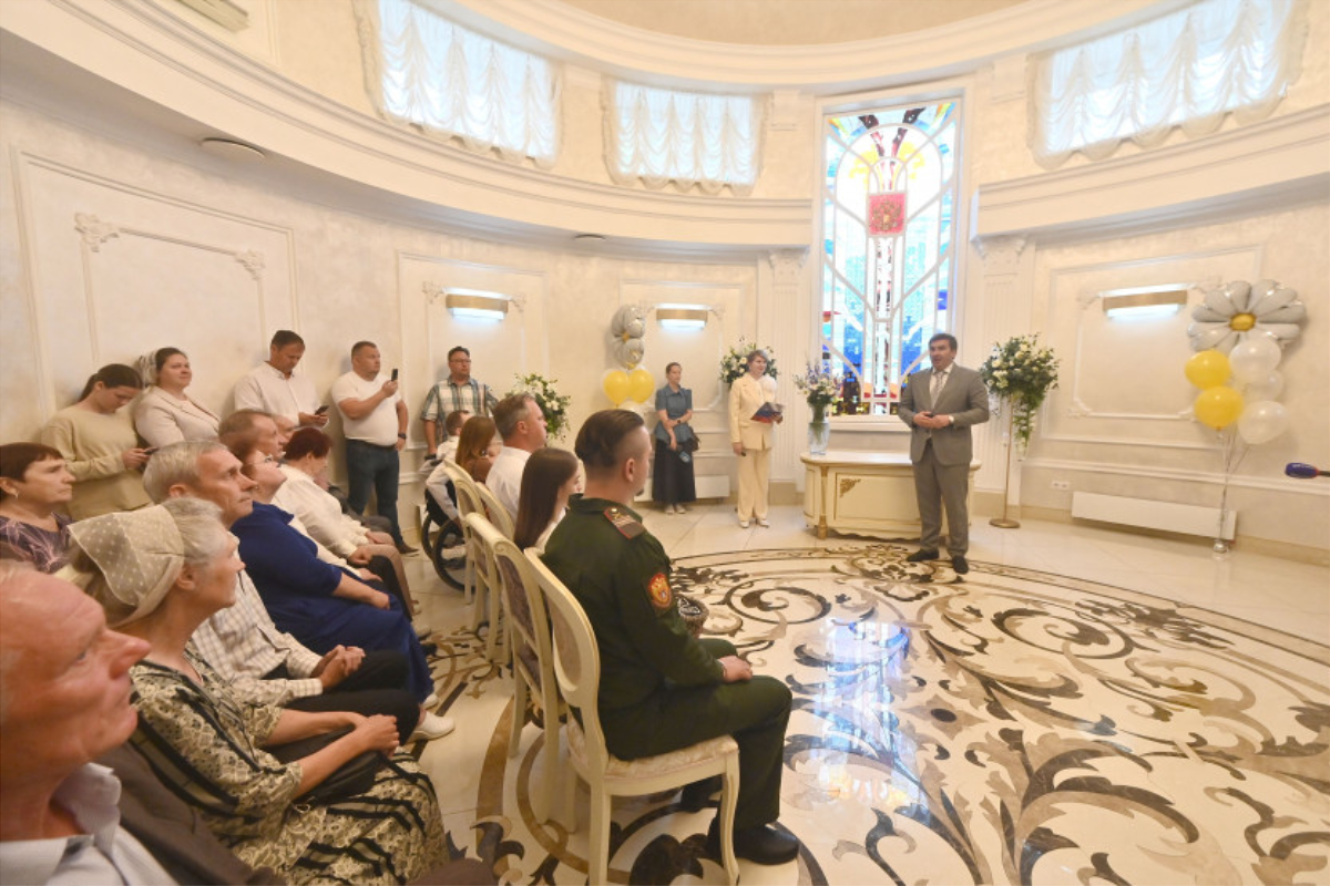 В Новосибирской области с 2009 года медали «За любовь и верность» вручили 867 семейным парам