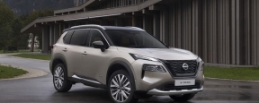 В России поступили в продажу новые кроссоверы Nissan X-Trail из Китая