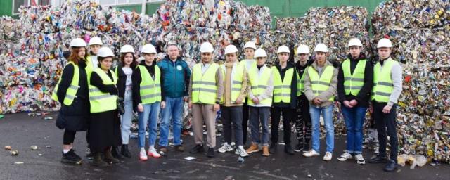 В Подмосковье молодежные активисты посетили комплекс по переработке отходов «Север»