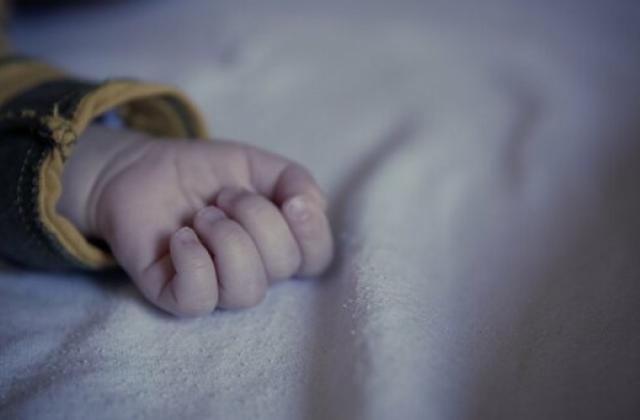 Жительница Сахалина во сне насмерть придавила двухмесячного малыша