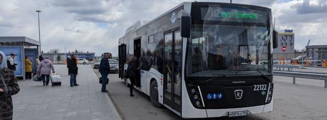 Комфортабельные автобусы и действие всех льгот: по поручению Андрея Травникова в Новосибирске запущен маршрут в Толмачево