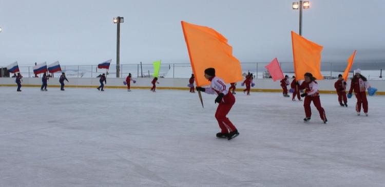 В поселке Новонукутский открыли хоккейную площадку