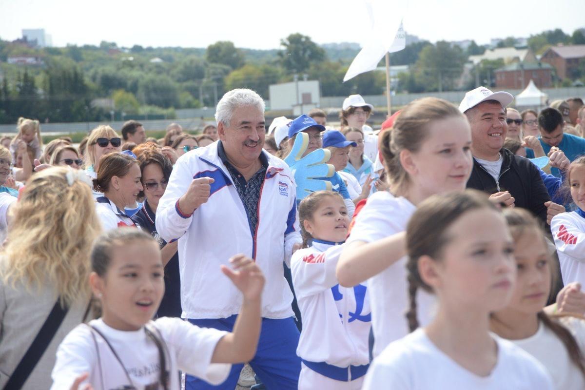 Спикер Госсовета Чувашии Леонид Черкесов: «Зарядка со звездой» подарила Чебоксарам по-настоящему бодрый старт Дня города