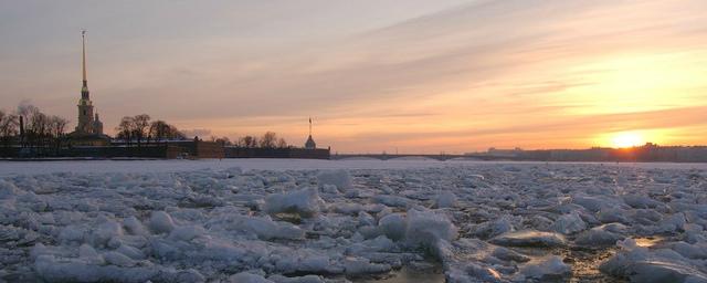 В Петербурге нашли вмерзший в лед труп мужчины