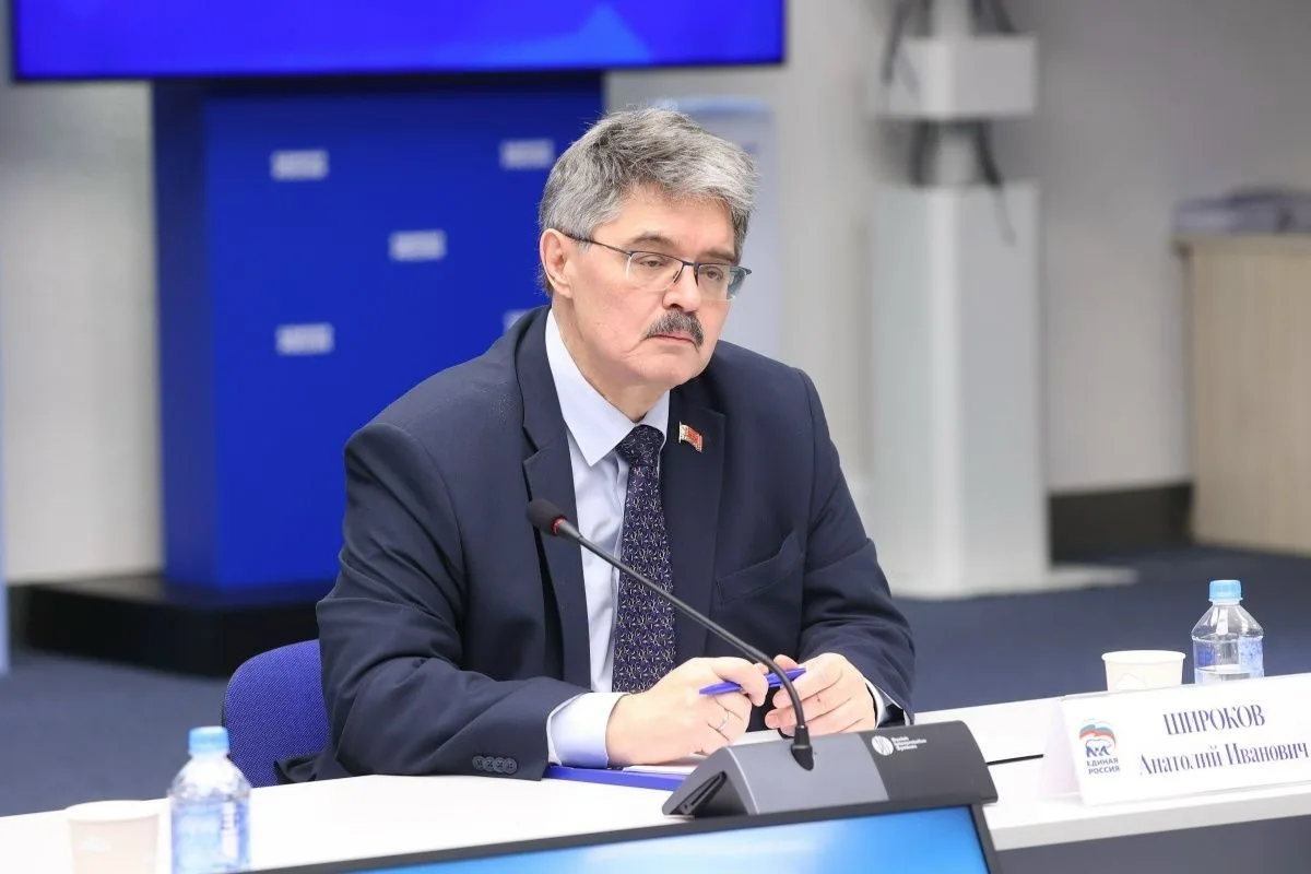 Спикер Магаданской облдумы Анатолий Широков поздравил муниципальные органы власти с Днем местного самоуправления