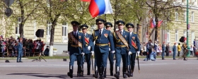 Легенды советского автопрома приняли участие в параде Победы в Великом Новгороде