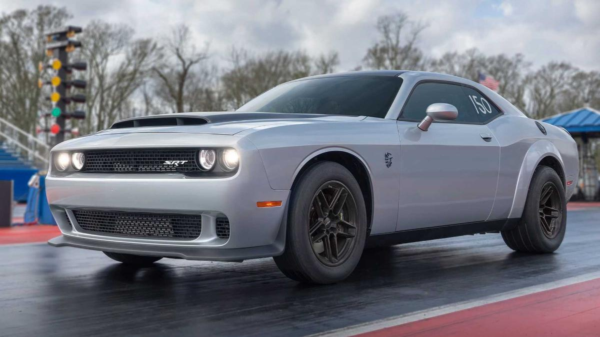 Dodge прощается с легендарным седаном