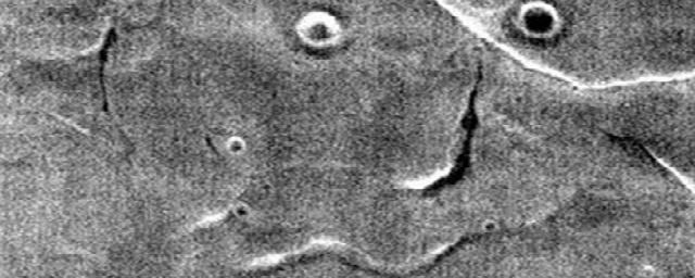 NASA показало снимок Марса с рельефом, похожим на изображение лица