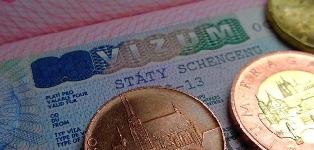 Кабмин Чехии одобрил продление до конца 2024 года запрета на выдачу виз гражданам РФ