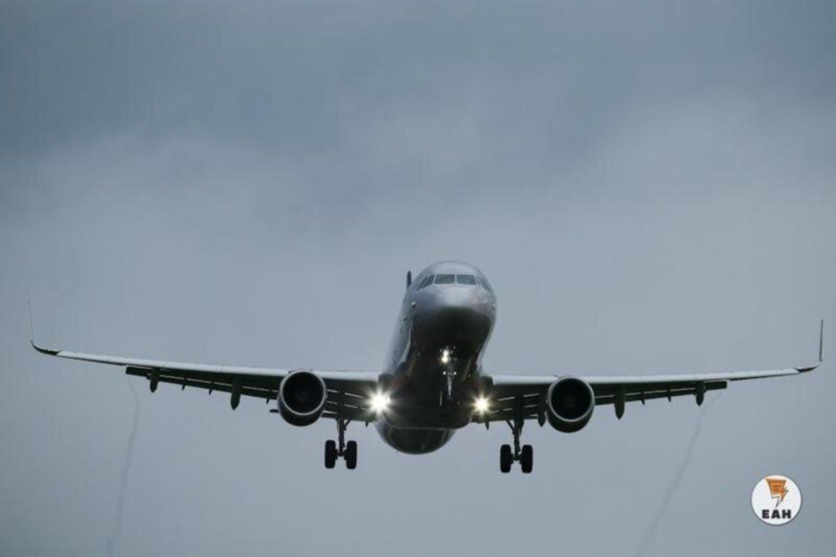 Летевший из Сургута в Баку Boeing совершил вынужденную посадку в Уфе из-за больного пассажира