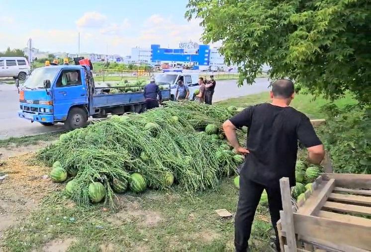 У представителей несанкционированной торговли в Новосибирске изъяли 20 тонн арбузов