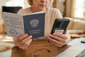 «Выкинуть трудовую или оставить?» Минтруд дал ответ для тех, кто старше 40