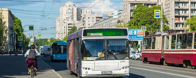 «Попробуйте уехать из Петергофа»: в Сети продолжают ругать Комтранс Петербурга за «сырую» реформу