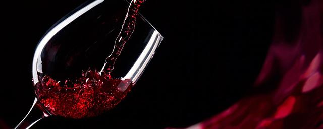 Сексологи рассказали о пользе сухого вина для интимной жизни