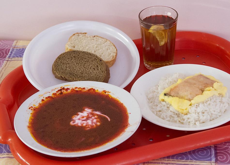 Нижегородских школьников будут бесплатно кормить завтраками или обедами