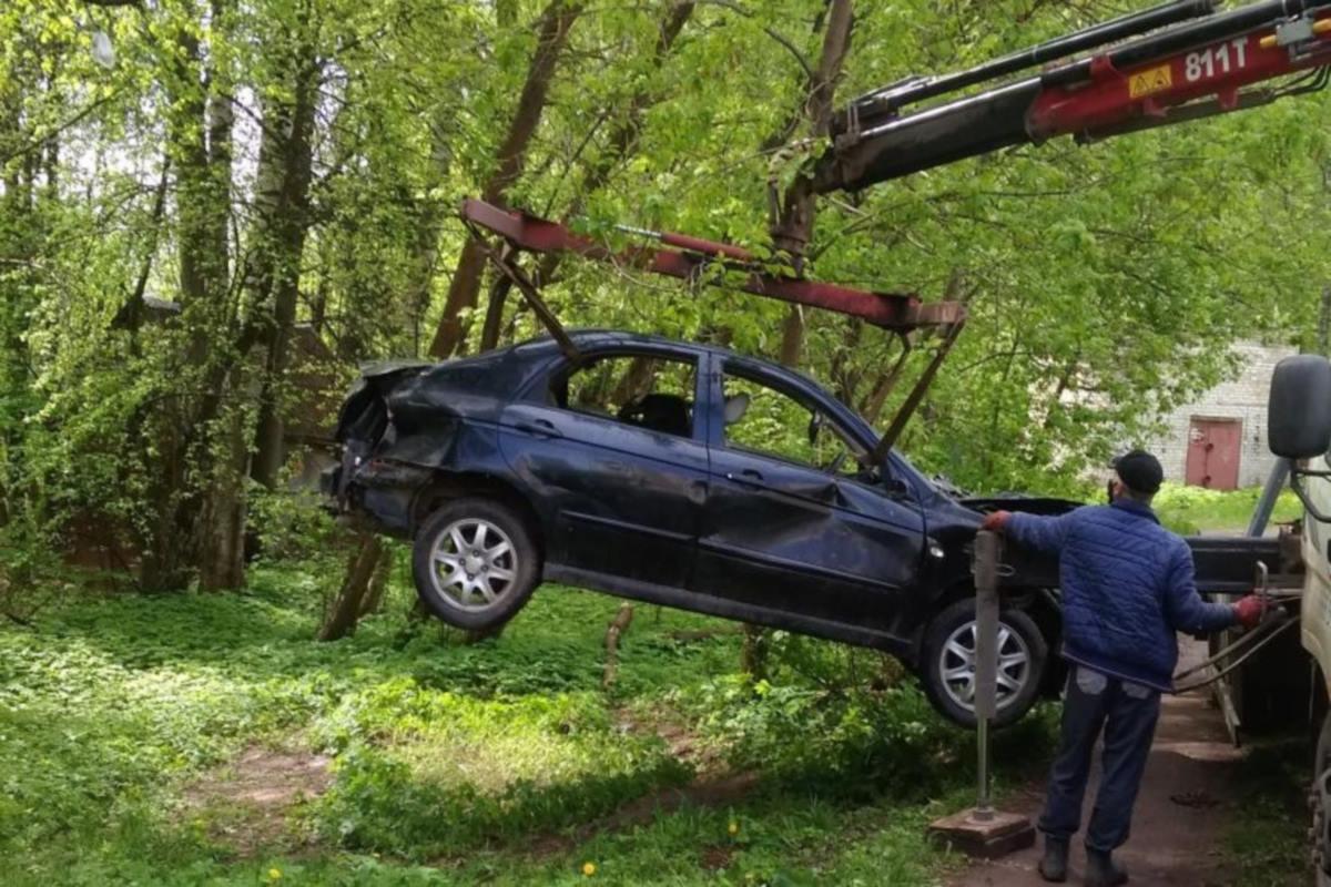 Кострому очищают от брошенных автомобилей с помощью приложения «Народный инспектор»