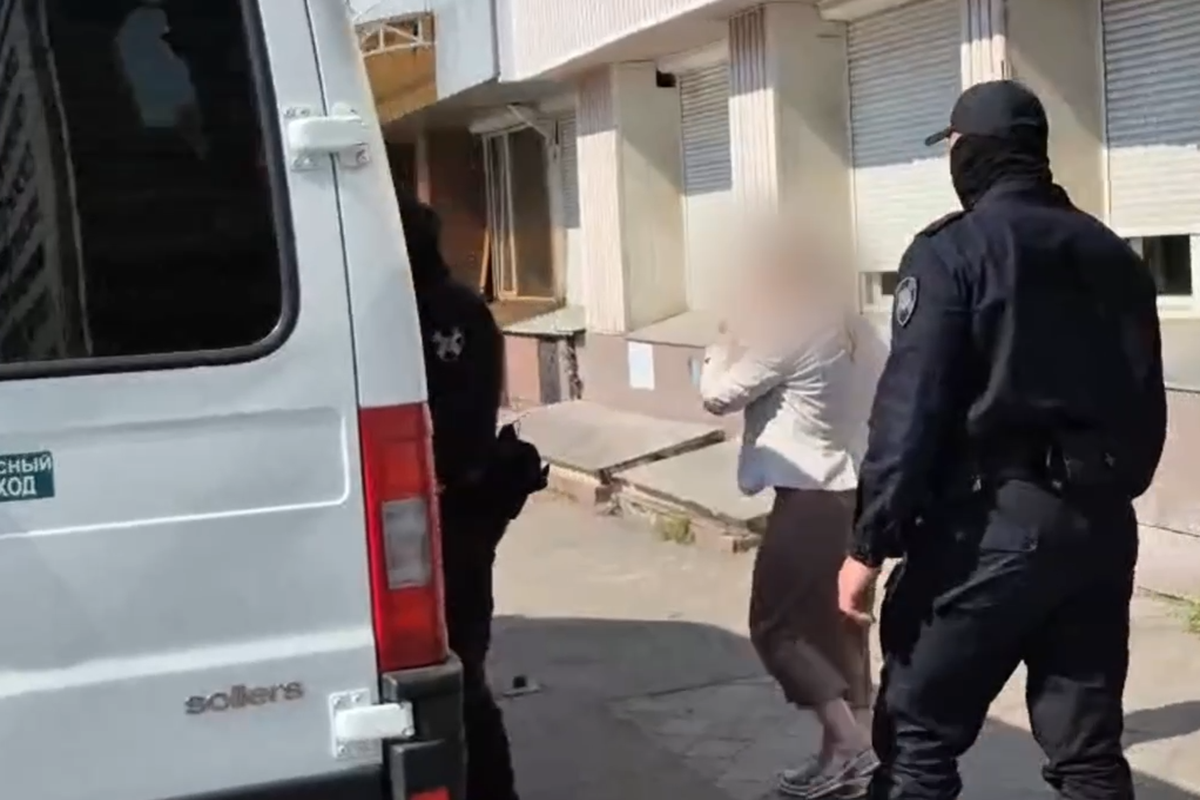 Силовики задержали в Красноярском крае полицейских, сливавших данные о мигрантах