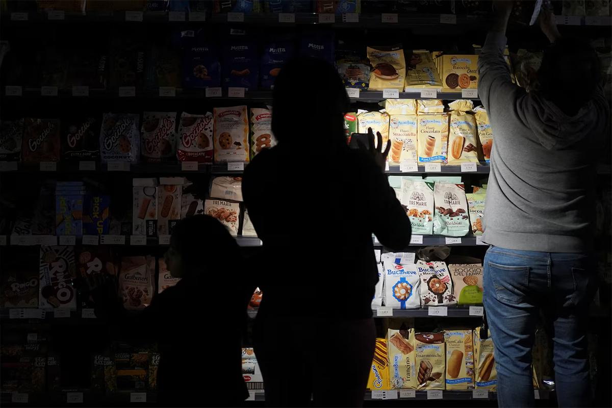 Жители Испании рассказали о пересмотре привычек после блэкаута