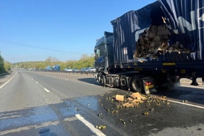 Не объезд, а дегустация: в Англии 30 тонн просекко превратили шоссе в винный поток