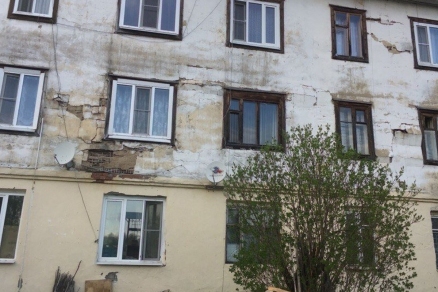 В аварийном многоквартирном доме Саратова обрушился подвал